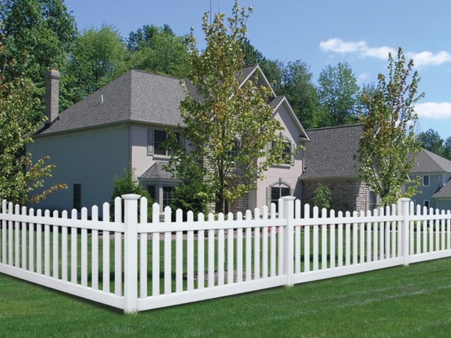 Spokane Front Yard Scalloped Top Dog Ear White Picket Fence