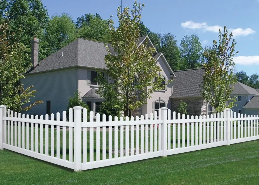 Spokane Front Yard Scalloped Top Dog Ear White Picket Fence
