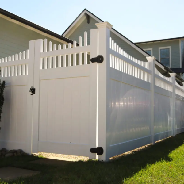 Spokane Side Yard w/Scalloped Top Decorative Accent