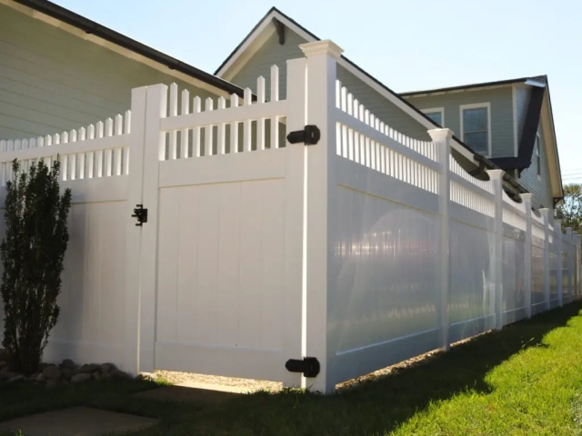Decorative Vinyl Privacy Fence Located in Spokane Washington