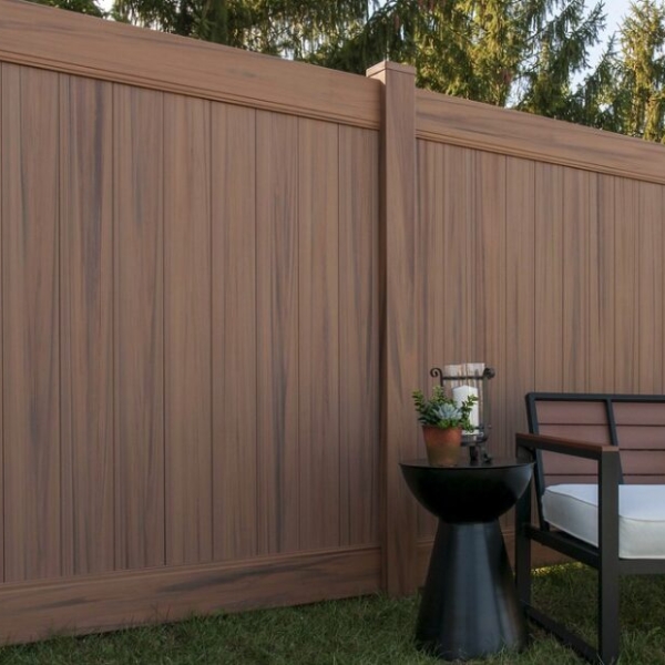 Spokane Backyard Wood Gain Vinyl Veka Privacy Fence