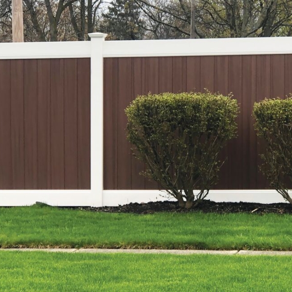 Spokane Area Fence With White Post and Wood Grain Boards